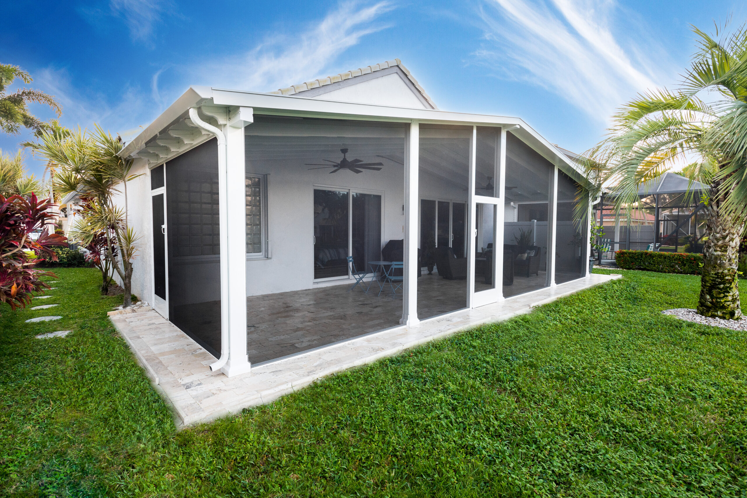 Dolce Gable Open View Screen Room